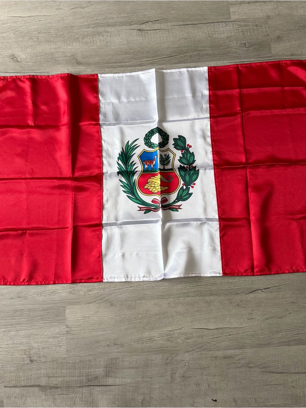Peruvian Flag with Coat of Arms - Red and White